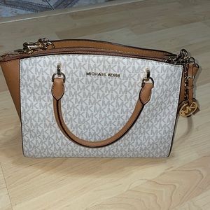 Micheal kors medium sienna bag